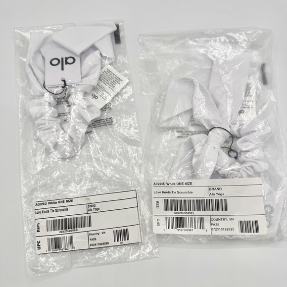 NWT Alo Yoga BUNDLE 2x Love Knots Hair Tie Scrunchies , White , Pair Set of Two main image 13